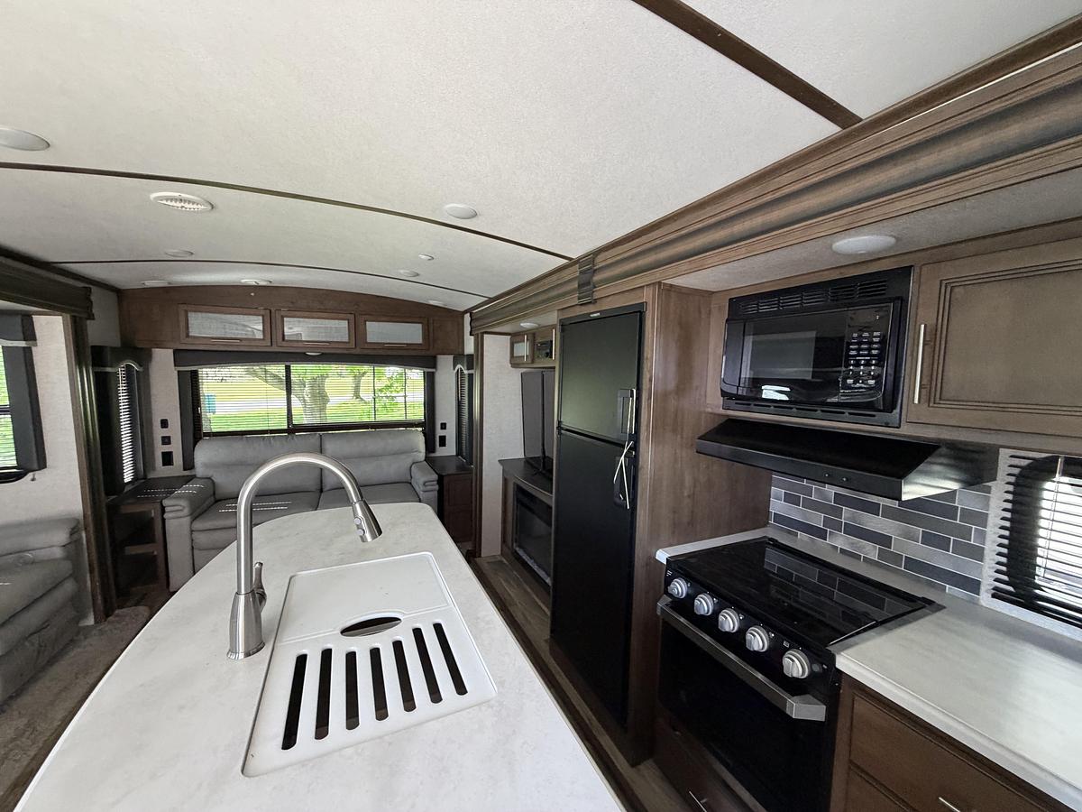 Used Used 2020 Keystone RV Cougar Half-Ton 32RLI