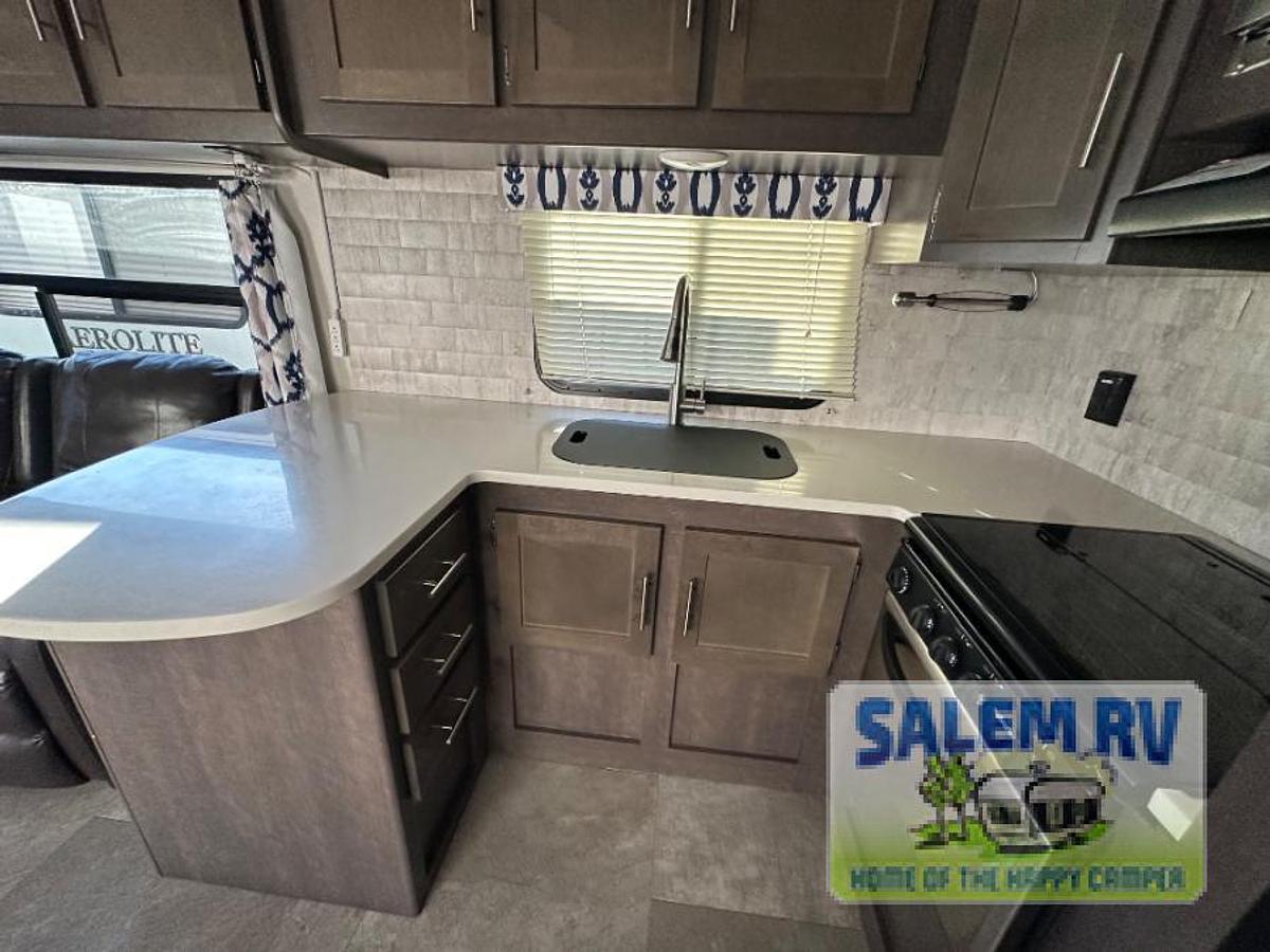 Used Used 2018 CrossRoads RV Sunset Trail Super Lite SS291RK