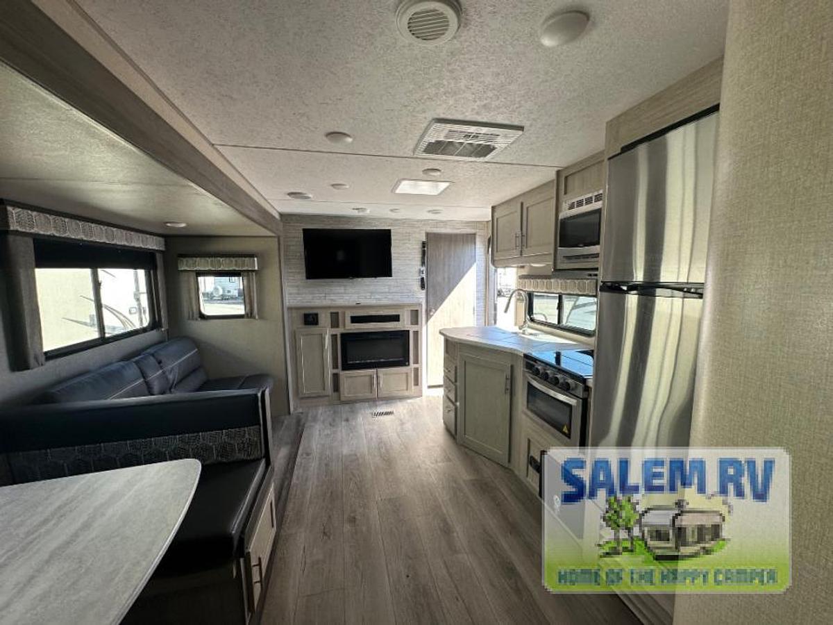 Used Used 2023 Coachmen RV Catalina Legacy 293QBCK