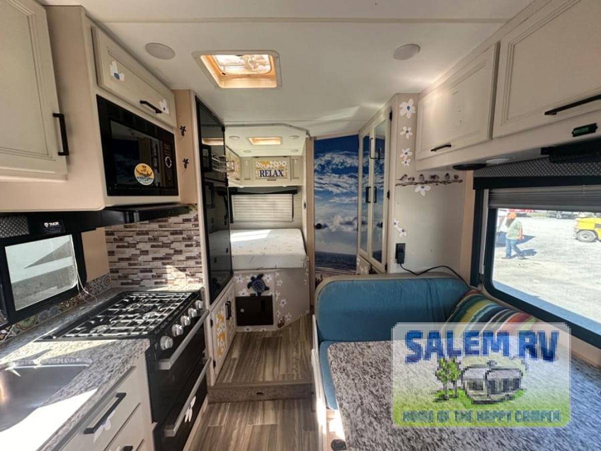 Used Used 2021 Thor Motor Coach Freedom Elite 22HE