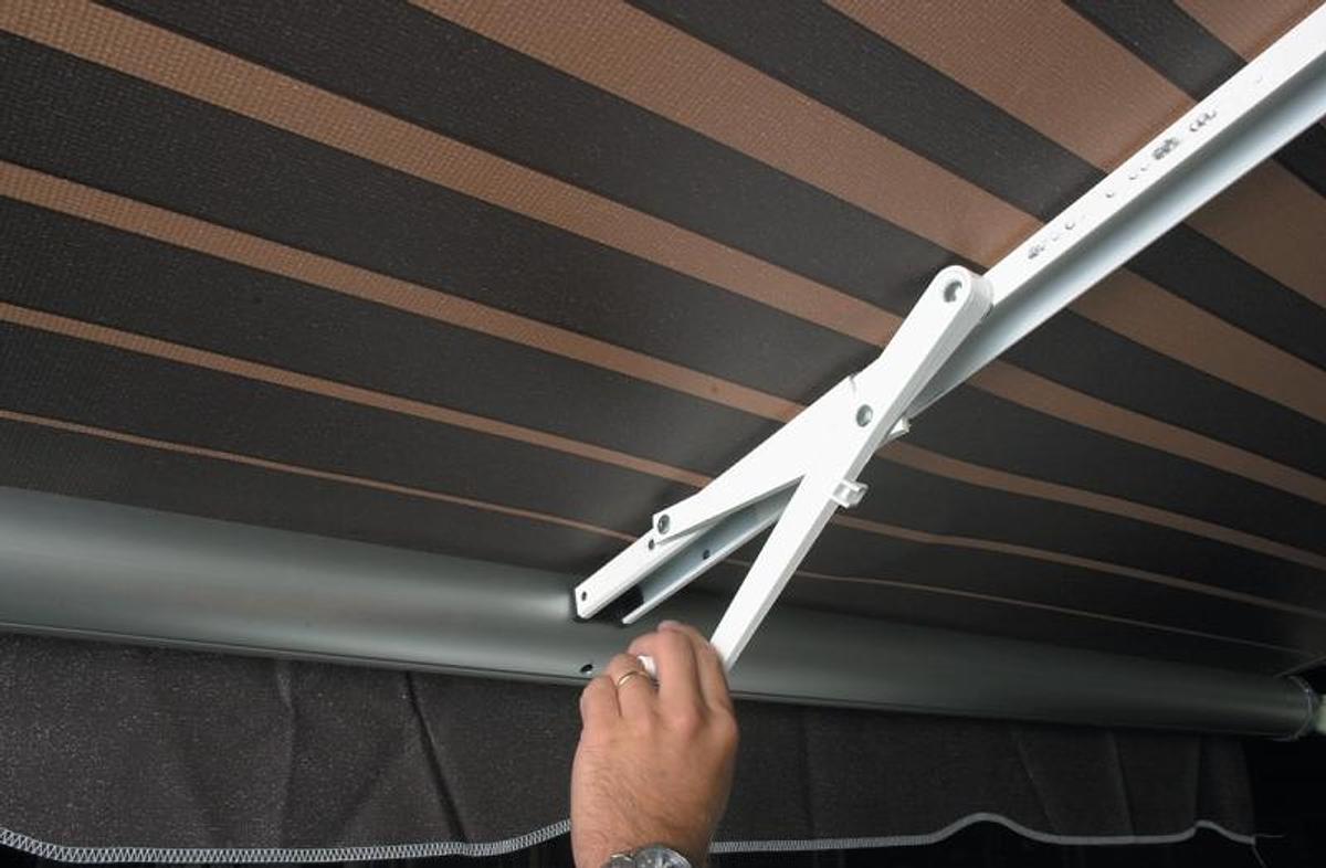 Rafter Vii With Shock Assist - White W/ White Castings