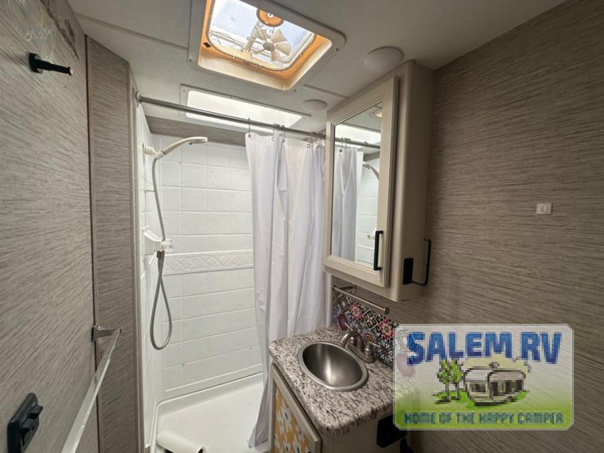 Used Used 2021 Thor Motor Coach Freedom Elite 22HE