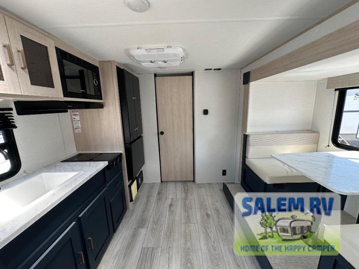 New 2024 Prime Time RV Avenger LT 17FQS