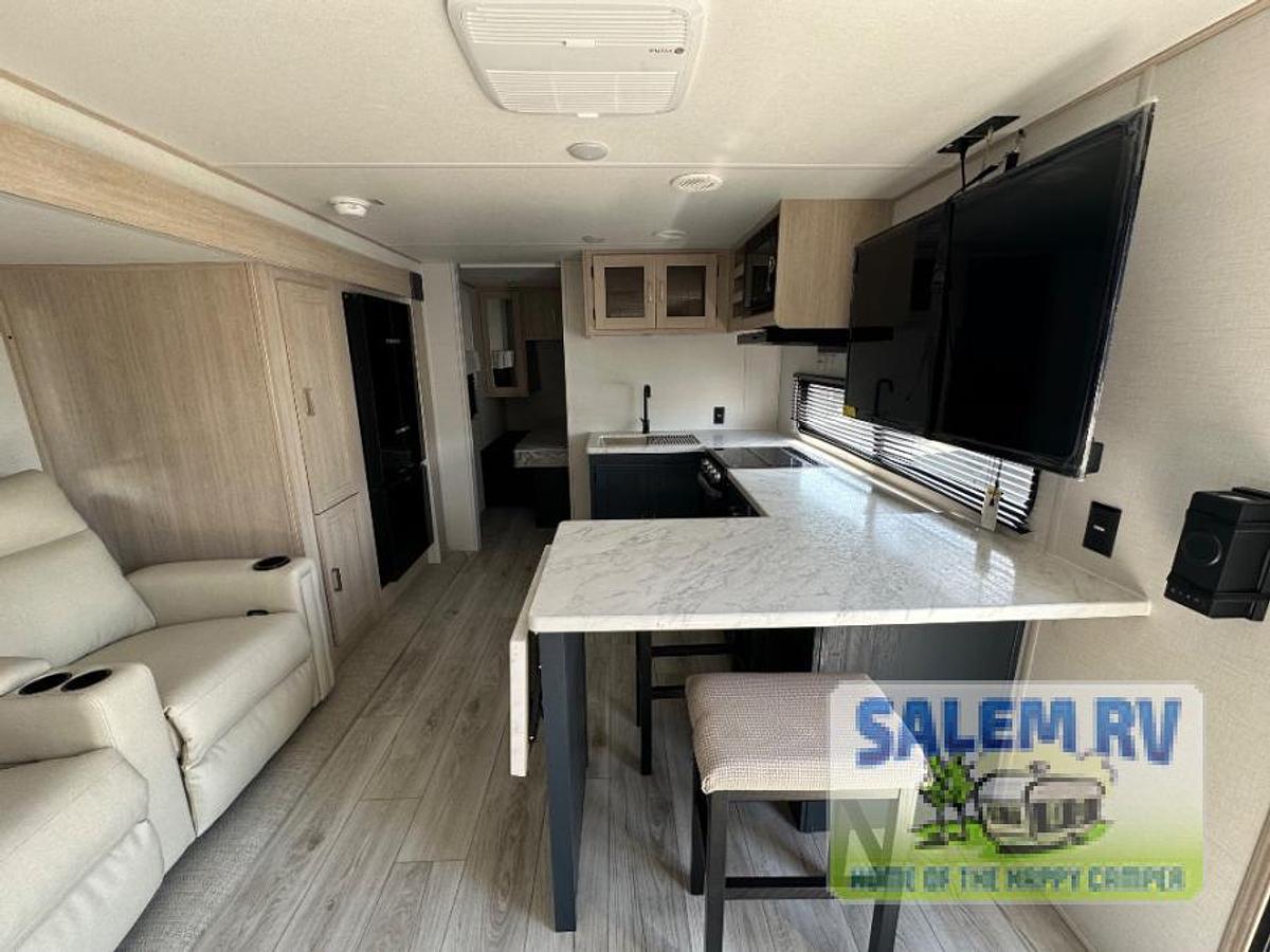 New 2025 Prime Time RV Avenger 25MKO
