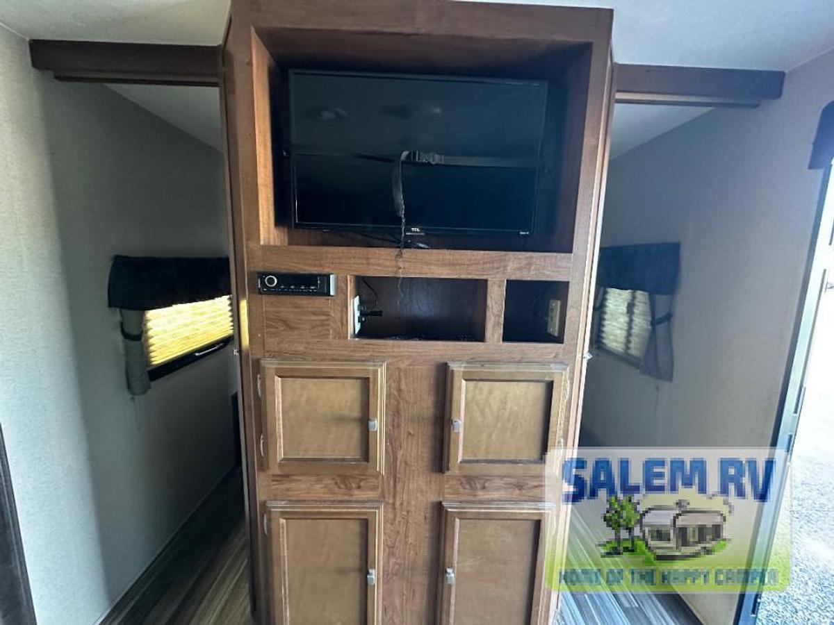 Used Used 2018 Coachmen RV Freedom Express 25SE