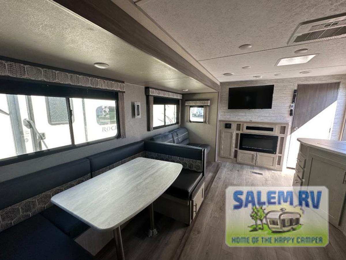 Used Used 2023 Coachmen RV Catalina Legacy 293QBCK