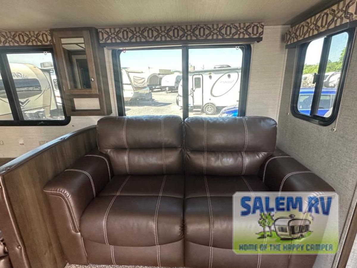Used Used 2018 Keystone RV Premier Ultra Lite 34BHPR