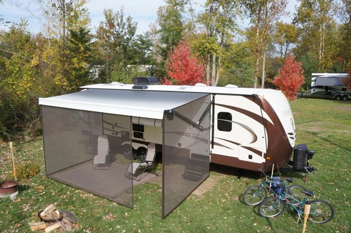 Solera 21' Screen Room