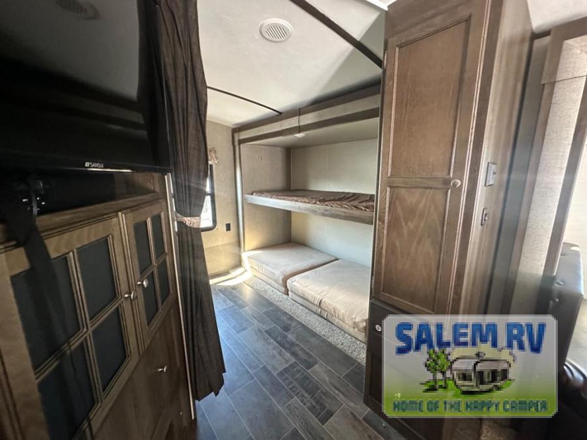Used Used 2018 Keystone RV Premier Ultra Lite 34BHPR
