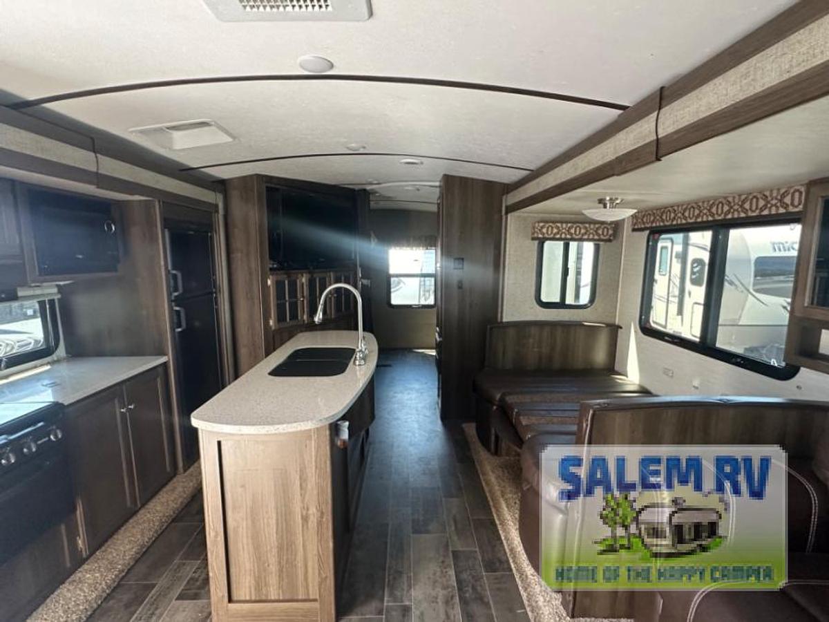 Used Used 2018 Keystone RV Premier Ultra Lite 34BHPR