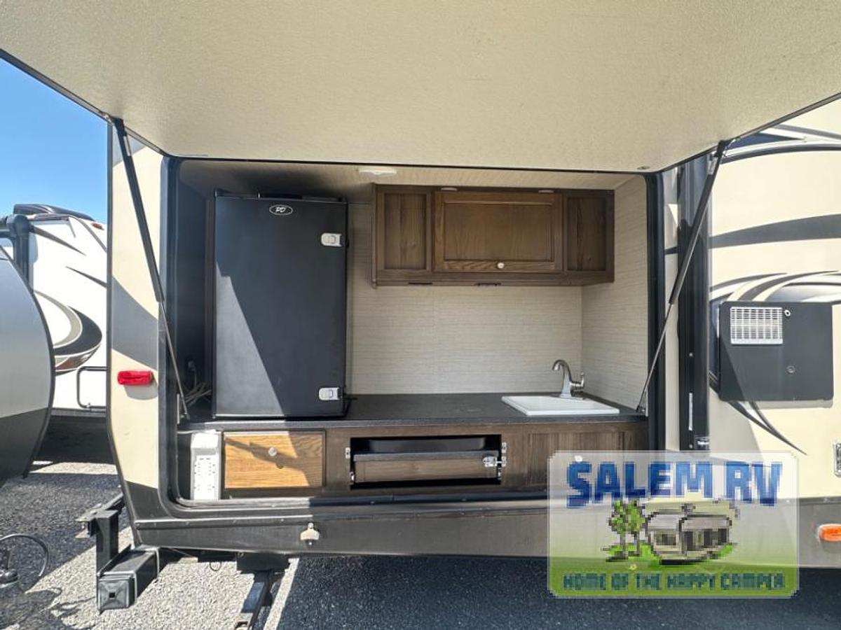 Used Used 2018 Keystone RV Premier Ultra Lite 34BHPR