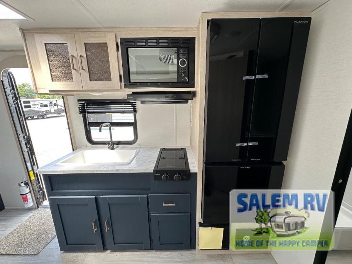 New 2024 Prime Time RV Avenger LT 17FQS