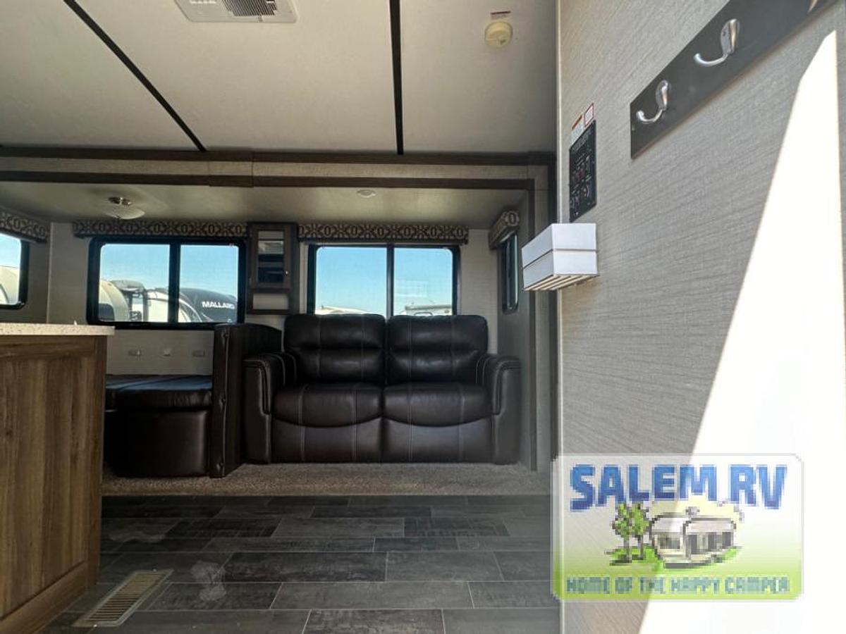 Used Used 2018 Keystone RV Premier Ultra Lite 34BHPR