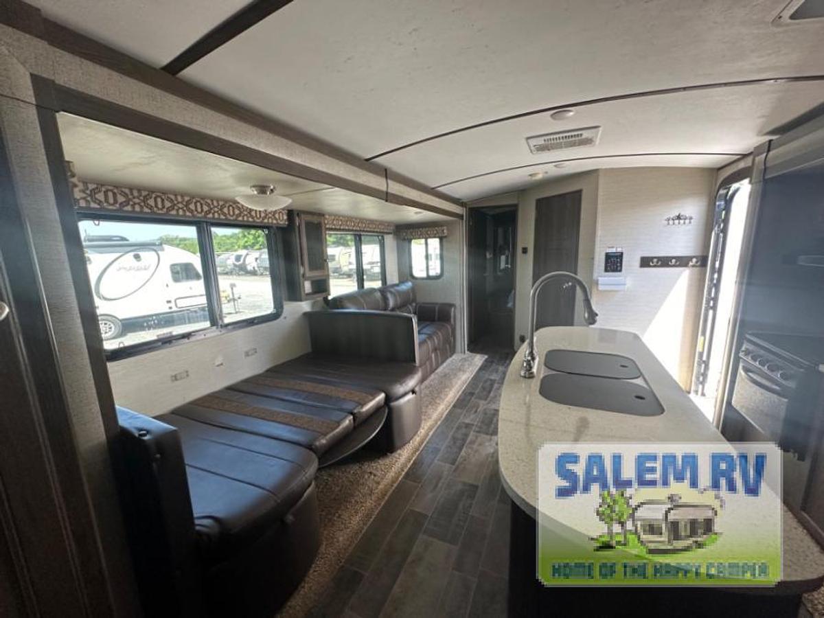 Used Used 2018 Keystone RV Premier Ultra Lite 34BHPR