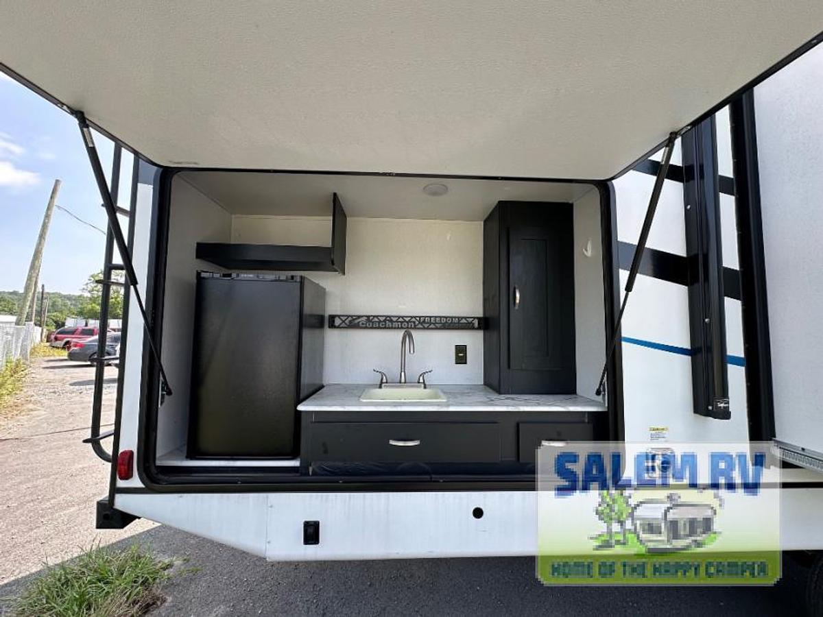 Used Used 2022 Coachmen RV Freedom Express Liberty Edition 320BHDSLE