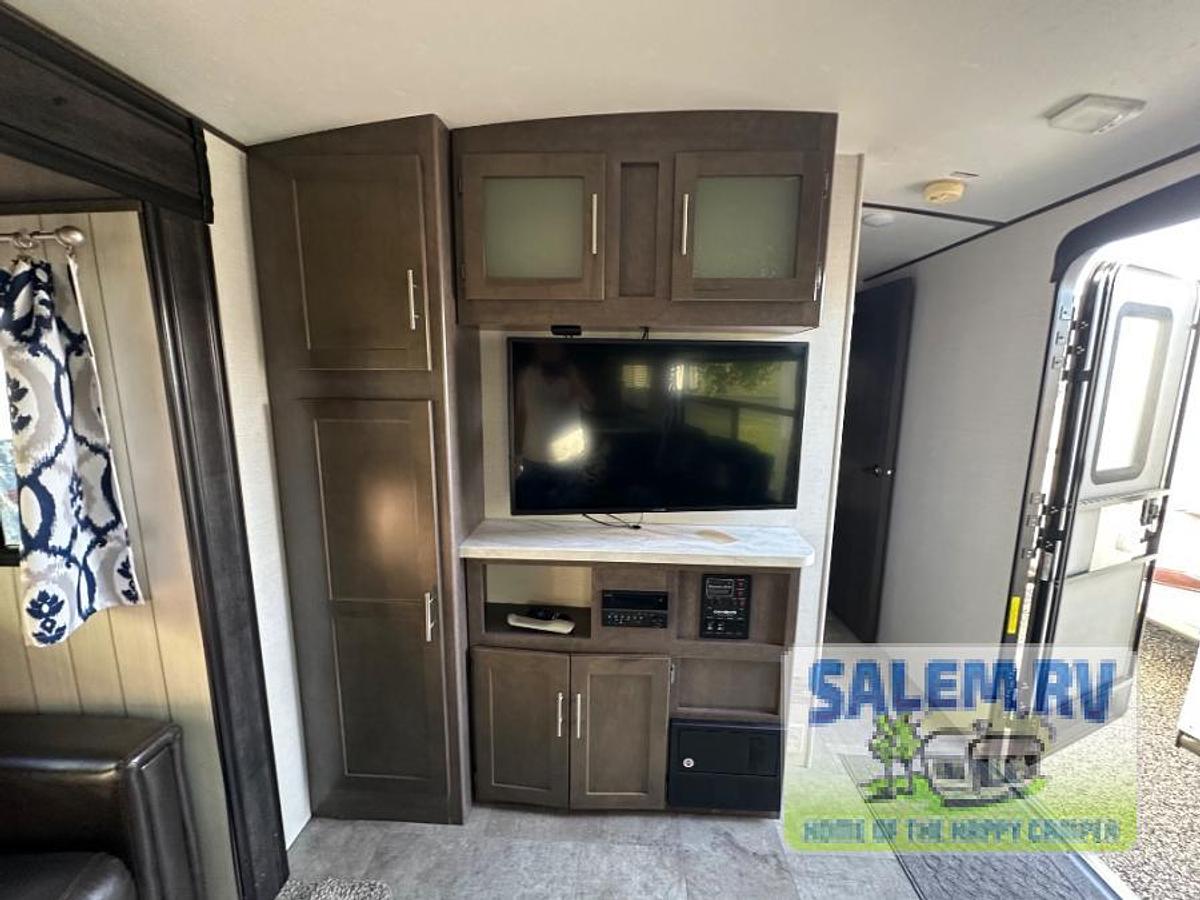 Used Used 2018 CrossRoads RV Sunset Trail Super Lite SS291RK