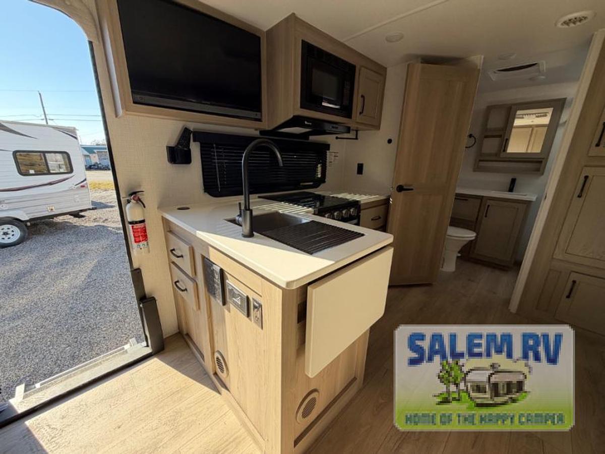 Used Used 2025 Forest River RV Flagstaff Micro Lite 25BSDS