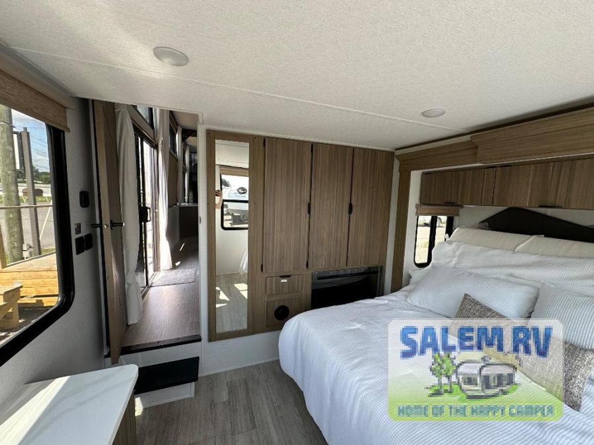 New 2025 Forest River RV Salem Grand Villa 44VIEW