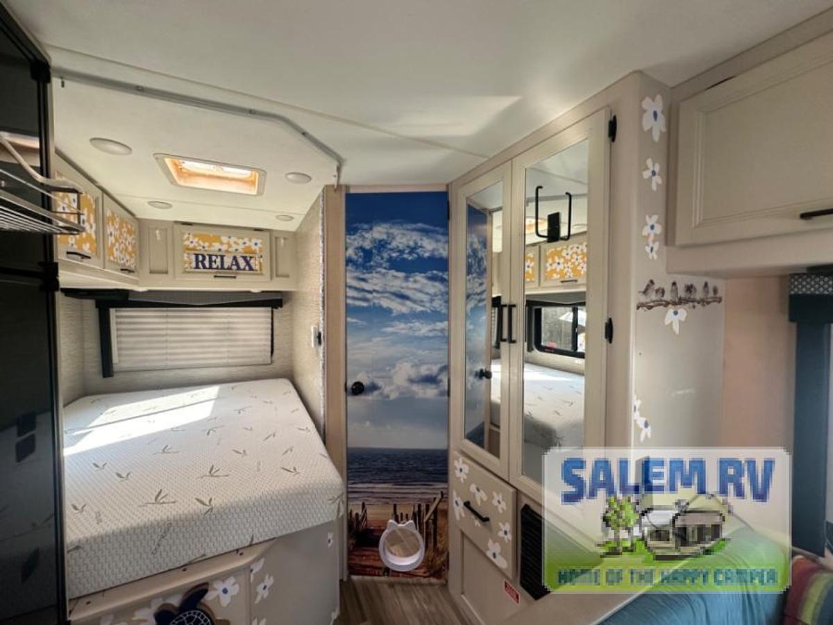 Used Used 2021 Thor Motor Coach Freedom Elite 22HE
