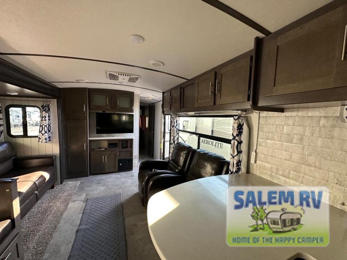 Used Used 2018 CrossRoads RV Sunset Trail Super Lite SS291RK
