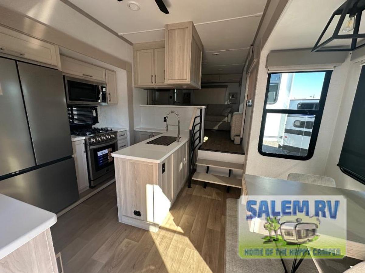 New 2026 Palomino Columbus 389FLH