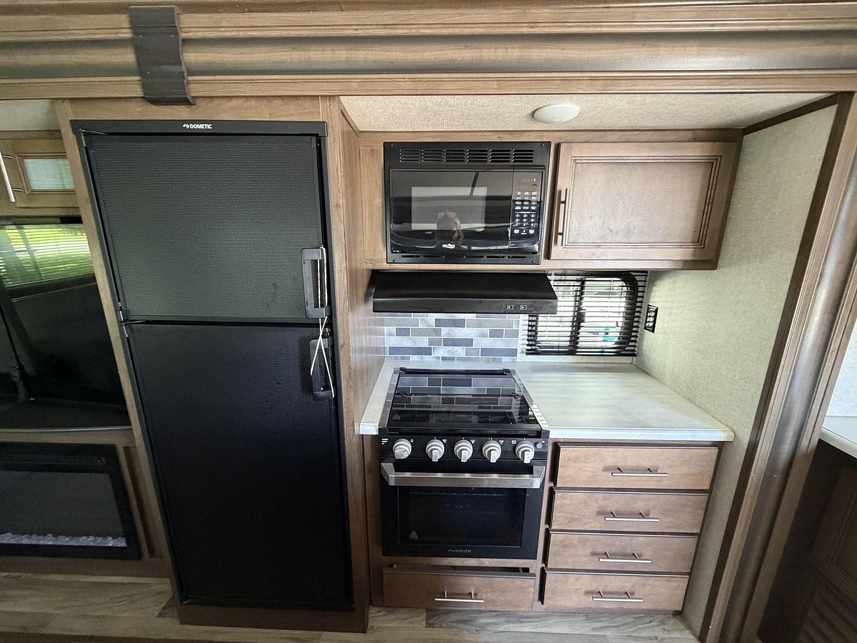 Used Used 2020 Keystone RV Cougar Half-Ton 32RLI
