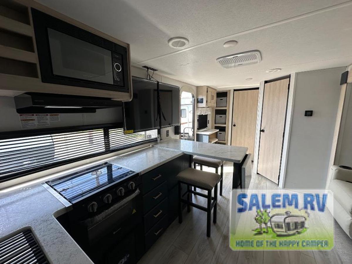 New 2025 Prime Time RV Avenger 25MKO