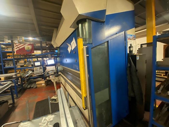 Used 2003 Trumpf TrumaBend V230 CNC Pressbrake