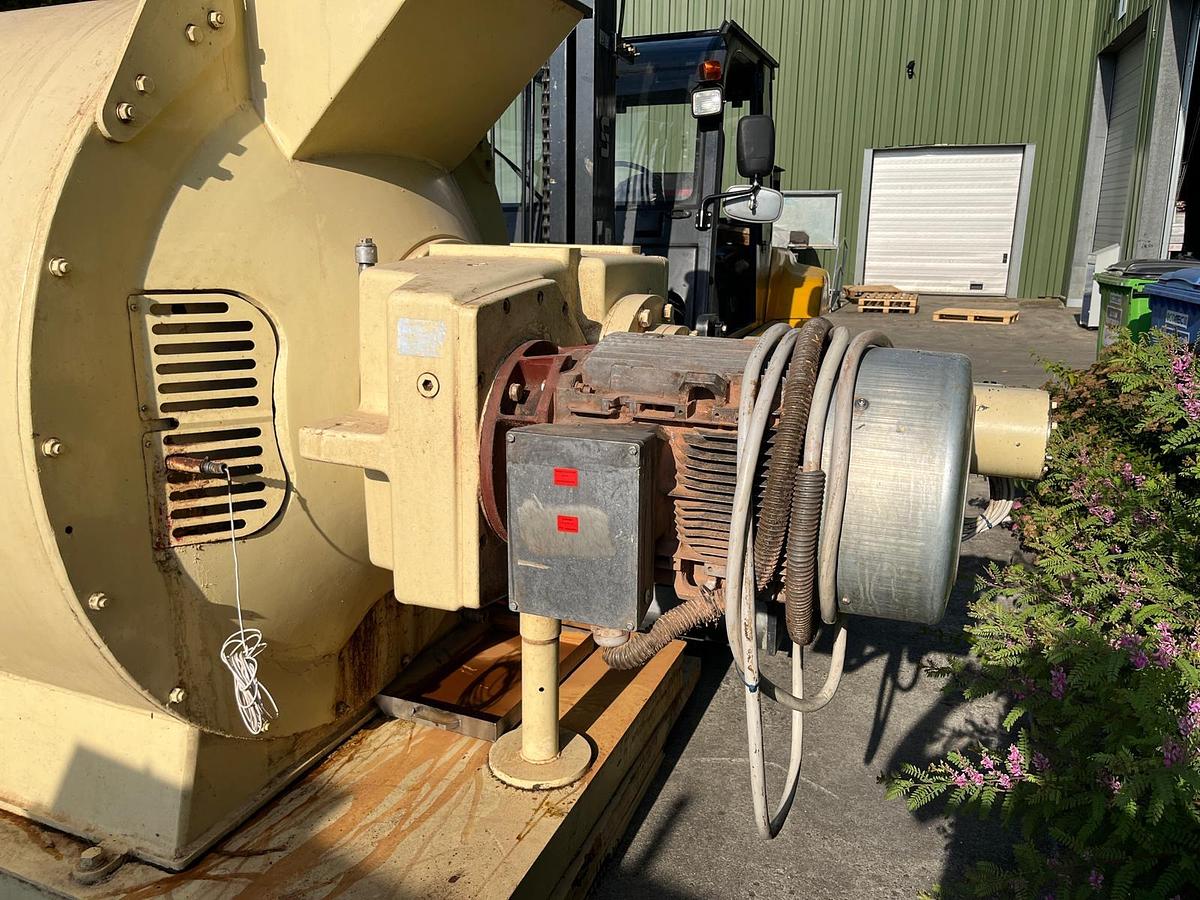 Used Low & Duff Macintyre 2T universal refiner conche