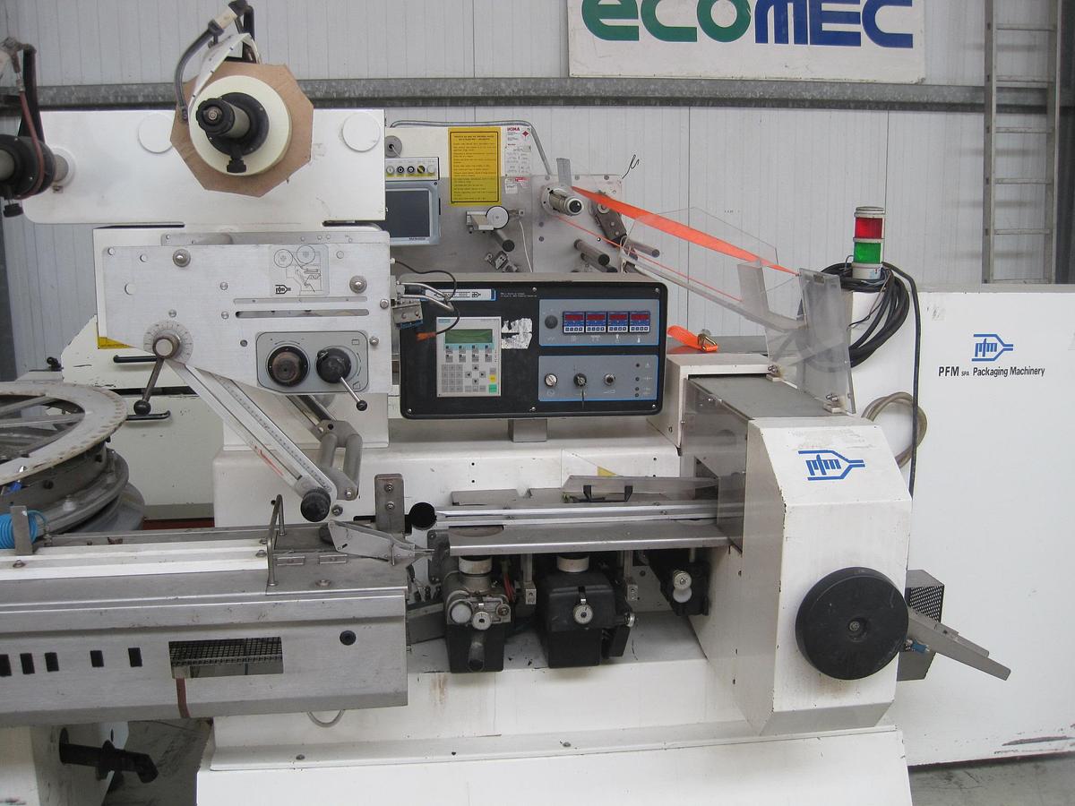 Used PFM Candy 1000 miniwrap flowpack