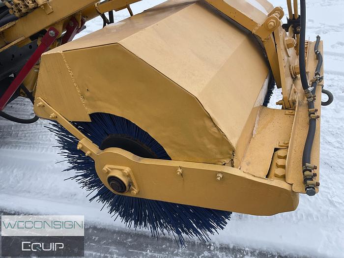 Used 2002 Nissan 2500 – Pavement Marking Vocational Truck