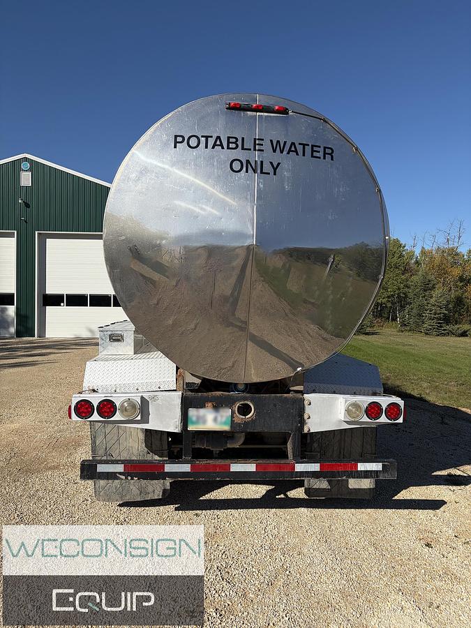 Used 2002 International 7400 SBA 6X4 Potable Water Truck