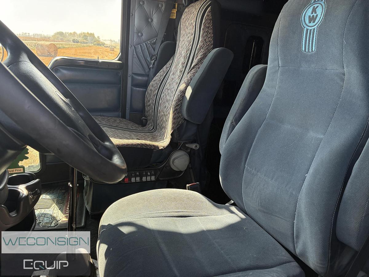 Used 2005 Kenworth T800 Sleeper Tractor