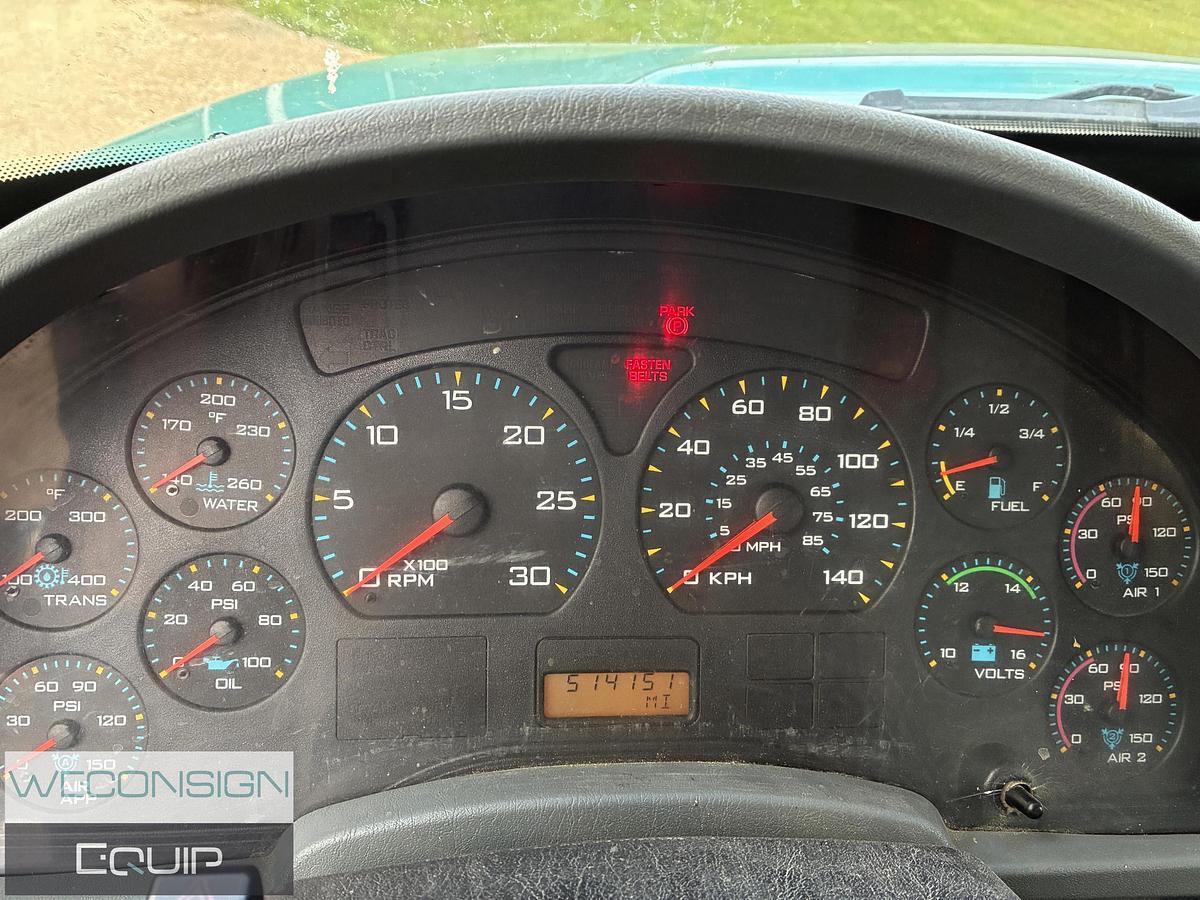 Used 2002 International 7400 SBA 6X4 Potable Water Truck