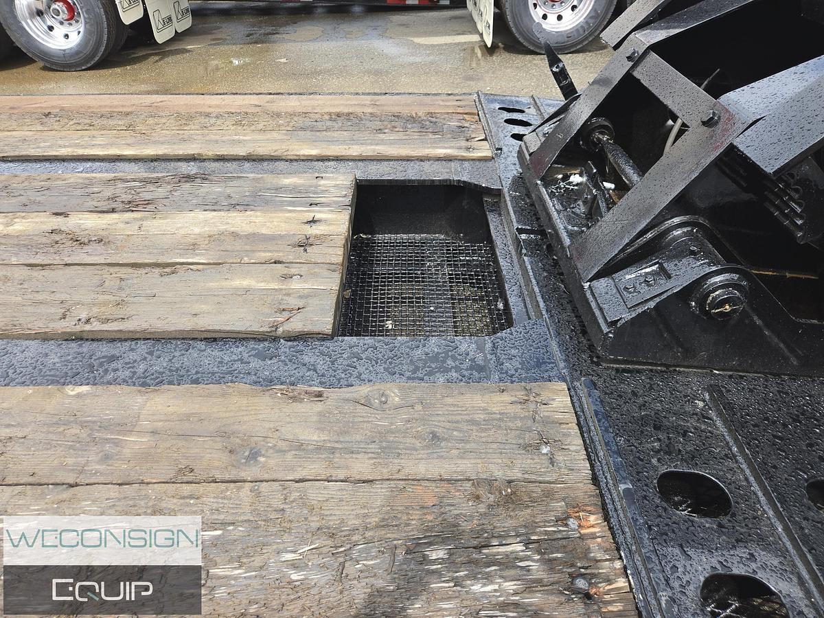 Used 2005 K-Line 60 Ton Lowbed Trailer and Jump Jeep