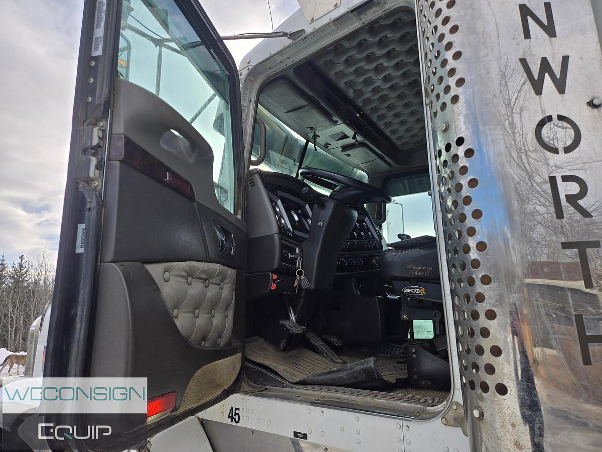 Used 2013 Kenworth T800 Winch Truck