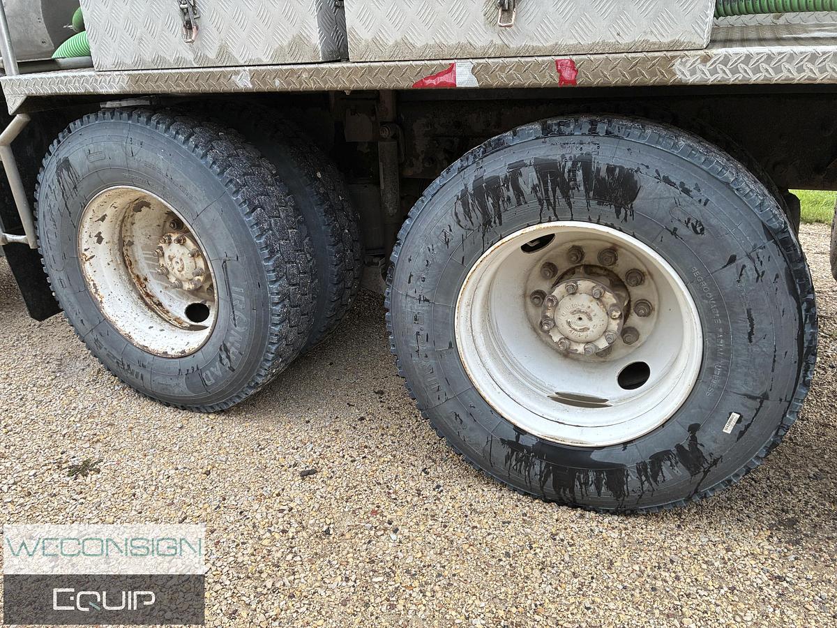 Used 2002 International 7400 SBA 6X4 Potable Water Truck