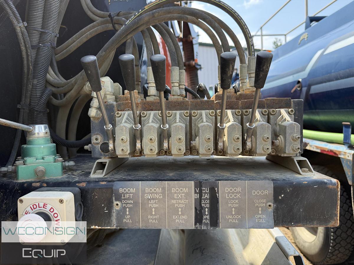 Used 2017 Peterbilt Single Axle Hydrovac