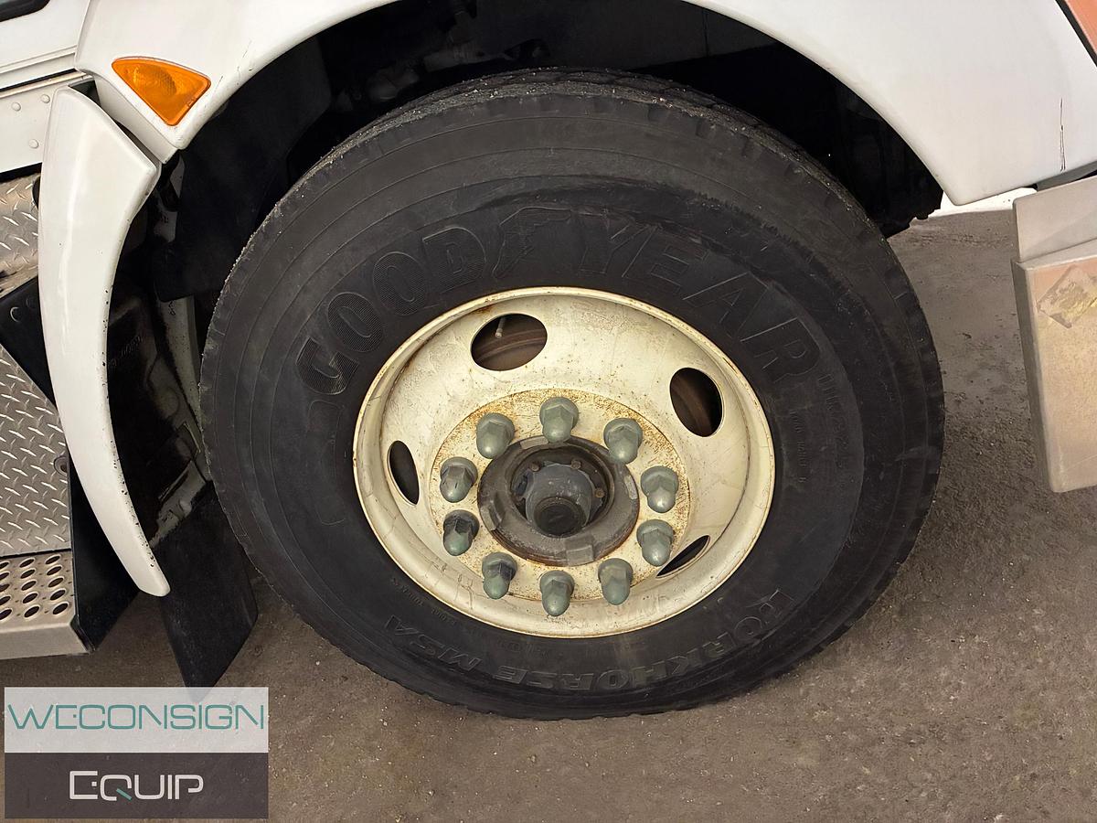 Used 2015 Kenworth T370 Van Truck