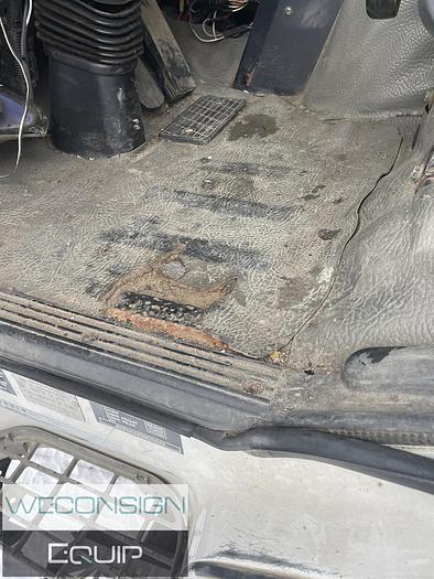 Used 2002 Nissan 2500 – Pavement Marking Vocational Truck