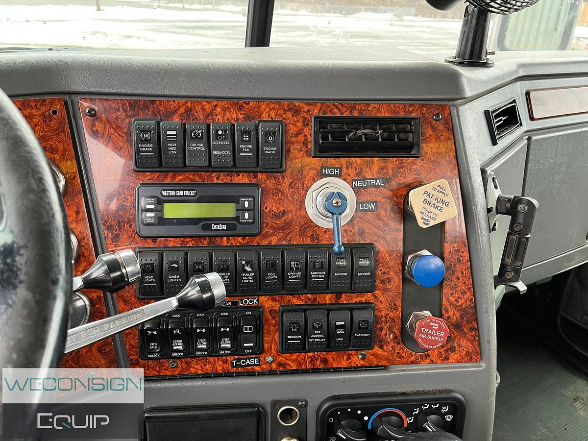 Used 2007 Western Star 6900XD 8x8 Bed Truck