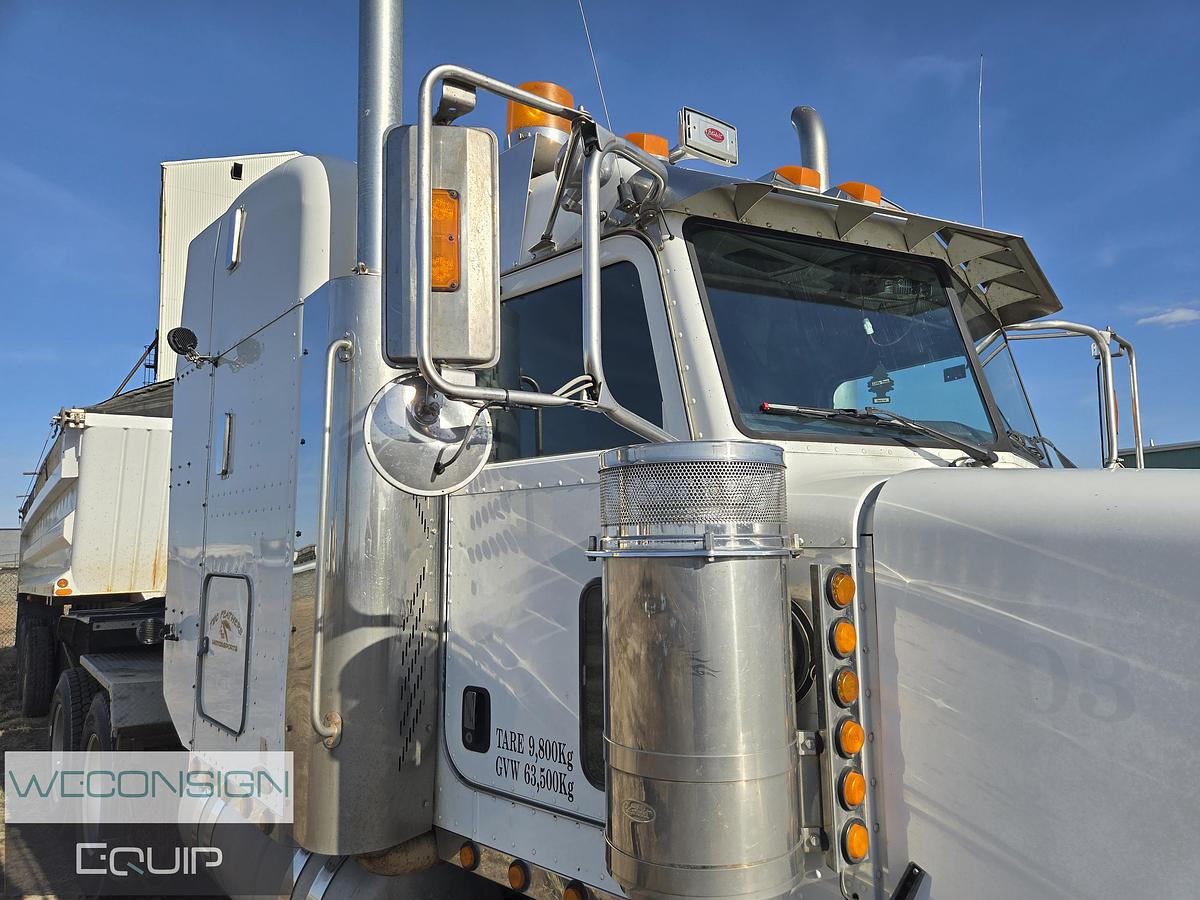Used 2005 Peterbilt Sleeper Wet Kit Truck