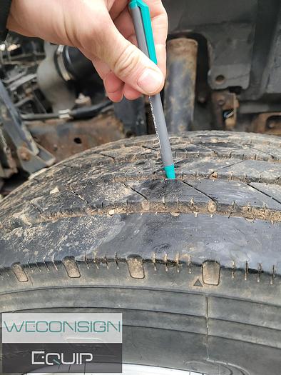 Used 2011 Isuzu NPR 18' Box/Van