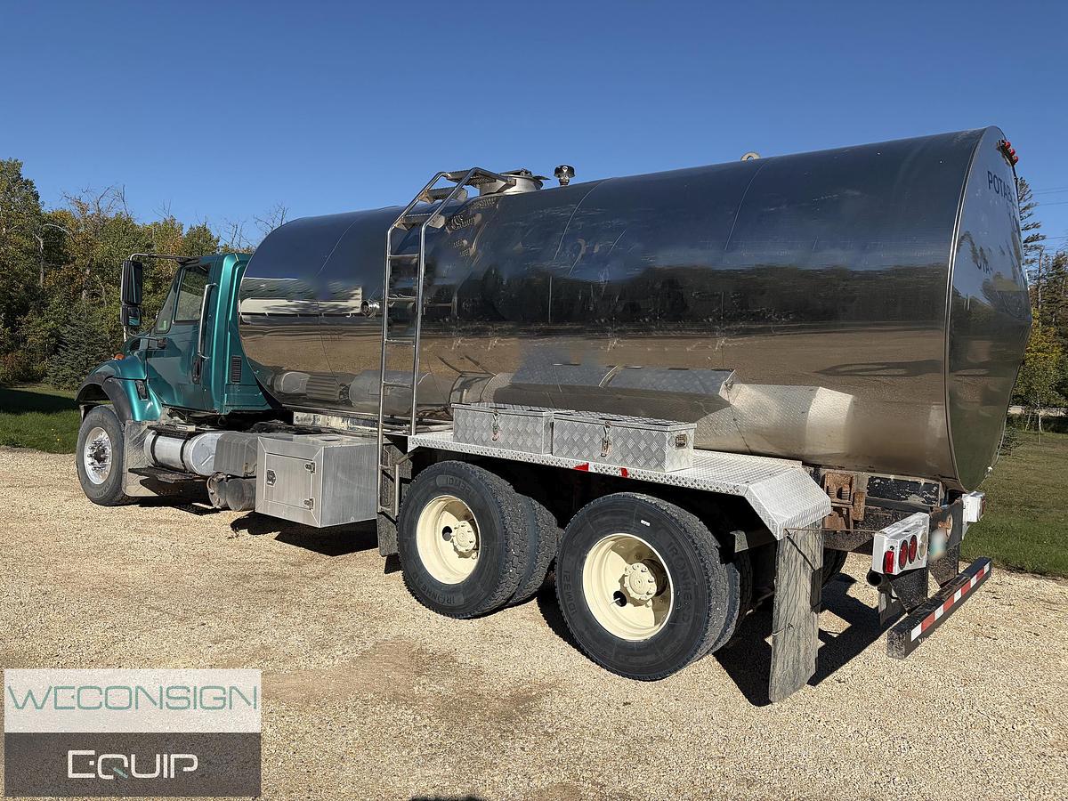Used 2002 International 7400 SBA 6X4 Potable Water Truck