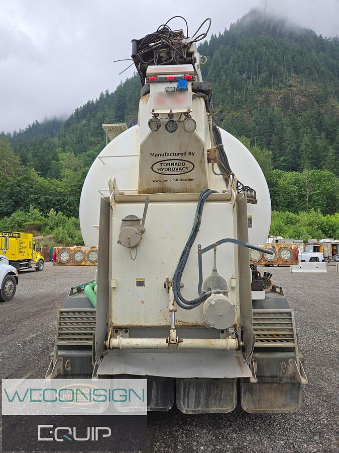 Used 2015 Peterbilt Tri-Axle Hydrovac