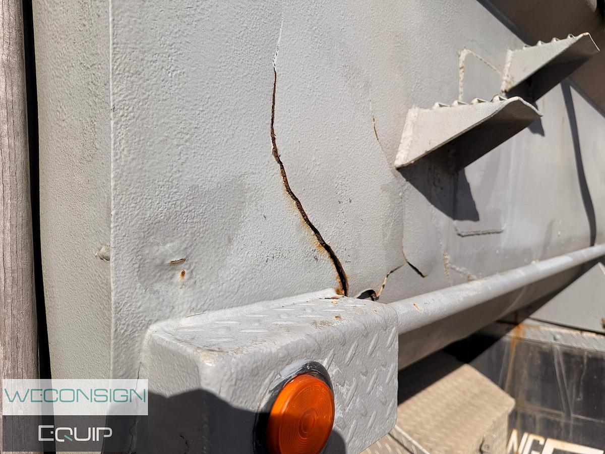 Used 1997 Freightliner USF-1E TA Dump Truck