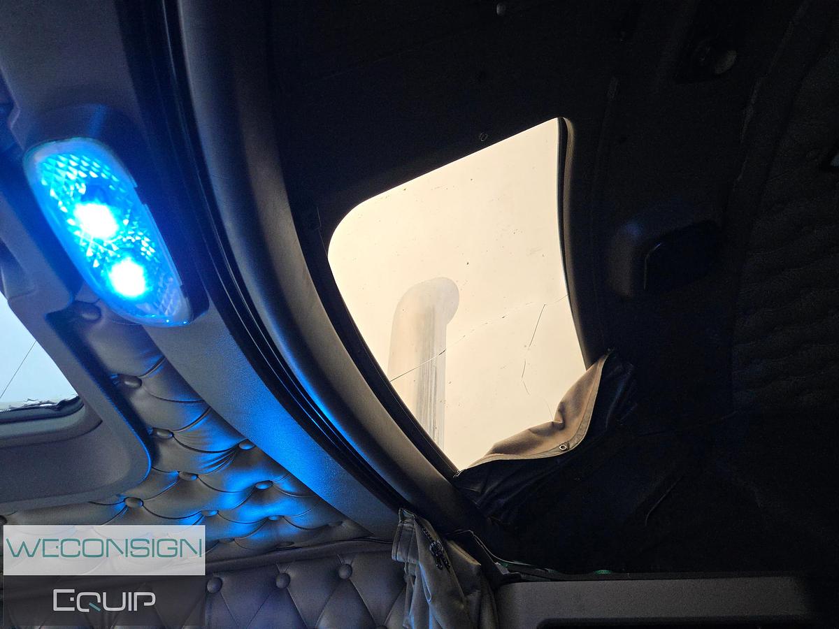 Used 2009 Kenworth W900L TA Sleeper Truck Tractor