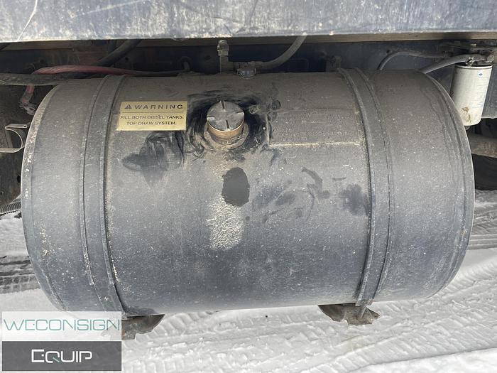 Used 2002 Nissan 2500 – Pavement Marking Vocational Truck