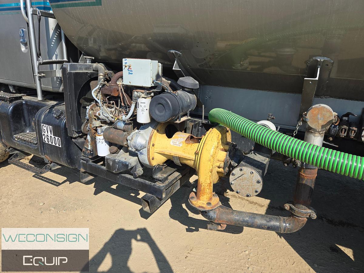 Used 1997 International 4,000 Gallon Water Truck