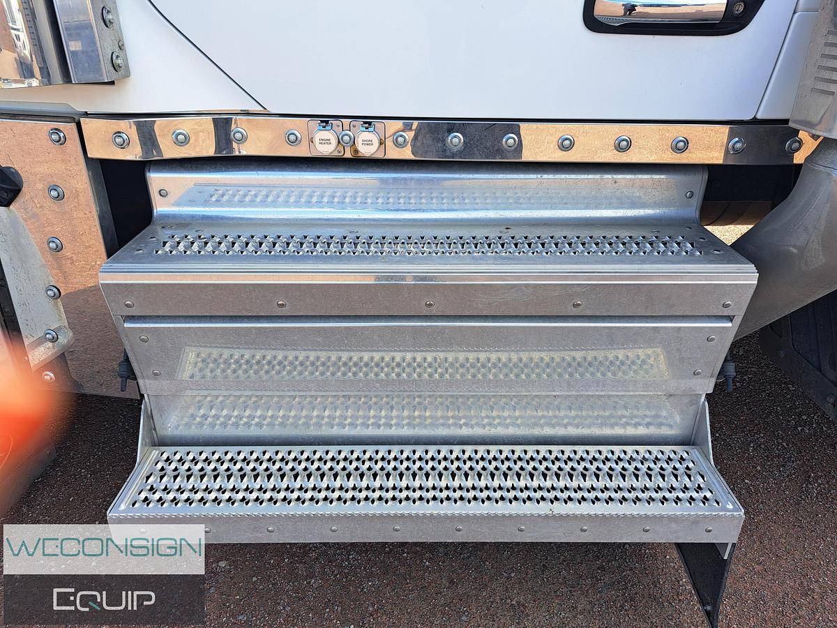 Used 2025 Peterbilt 589